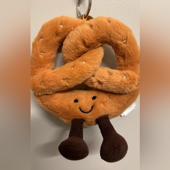 🥨 Jellycat Amuseable Pretzel Bag Charm Keychain Jellycat Pretzel Authentic - Picture 3 of 7